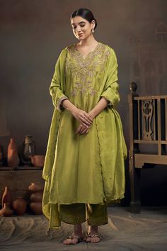 Green straight kurta with zardozi work embroidery. Comes with tissue pant and embroidered dupatta. - Aza Fashions Zardozi Work, Women Kurta, Kurta Set For Women, Embroidered Dupatta, Straight Kurta, Kurta Set, Pants Pattern, Set For Women, Aza Fashion