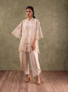 Suroor Organza Coat, Zainab Chottani, Chikankari Embroidery, Luxury Pret, Traditional Attire, How To Iron Clothes, Suit Fabric, Asian Outfits, Pakistani Outfits