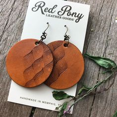 These Gorgeous Caramel Colored Hand Tooled And Dyed Leather Earrings Are 1.5" Round With A 1.5" Drop Length. These Have A Really Pretty Geometric Design On Them. Neutral Color Goes With Everything. Super Lightweight! These Are Made To Order, So They Will Ship Within 3 Days. Antique Brass Findings. These Are Elegant And Unique. By Red Pony Leather Goods. 3d Leather Earrings, Leather And Clay Earrings, Leather Earrings Ideas, Tooled Leather Earrings, Handmade Leather Jewelry, Leather Crafting, Leather Earring, Leather Jewellery, Leather Ideas