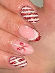 Mary Crismas, Pink Candy Cane Nails, Christmas Nails Ideas Holiday, Christmas Gel Nail Ideas, Christmas Nails For Kids, Candy Nails Designs, Nails Xmas