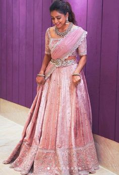 Pink And White Half Saree, Reception Half Sarees, Bridal Gowns Indian Receptions Wedding Dresses, Halfsarees Blouse Designs, Half Saree For Reception, Lehenga Designs For Reception, Engagement Half Saree, Half Saree For Engagement, Reception Lehanga