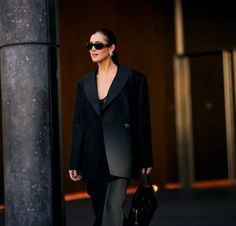 10 French Winter Fashion Must-Haves - Leonce Chenal French Essentials, French Style Outfits, Fashion Staples, French Summer, French Bob