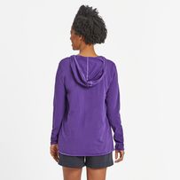 Light and so right with a playful hood. Think the softest tee you never want to take off. Plus, stand-out raw edge detail at the neck, cuffs, and hem. 100% USA Grown Cotton Jersey 4.57 oz. Lightweight jersey in fine yarn for added drape. Garment washed for softness. Hooded V-neck with self-fabric draw cord, raw edge detail at neckline, cuffs, and hem. Longer sleeves add to laid-back style. Do what you love. Love what you do.® locker patch. Printed graphic. Imported | Life is Good Women's Wildflo Fabric Drawing, Casual Trends, Hooded Tee, Family Tees, Matching Tees, Graphic Tees Vintage, Fine Yarn, Ladies Tee Shirts, Back Women