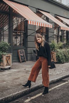 Fashion Hippie, Neue Outfits, Brown Pants, Casual Work Outfits, Outfit Inspo Fall, Business Casual Outfits, Work Attire