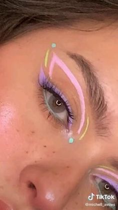 Crazy Make Up Ideas, Neon Graphic Liner, Fun Eyeliner Looks, Colorful Graphic Liner, Graphic Liner Ideas, Graphic Liner Looks, Colorful Eyeliner, Graphic Makeup, Rave Makeup