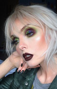 Boho Witch Makeup, Witchy Eyeliner, Colorful Goth Makeup, Witchy Makeup, Makeup Christmas, Rave Makeup, Bumbo, Alternative Makeup