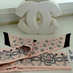 Brand New Chanel Slim Bandeau Pink And Black Never Used. Chanel Pouch And Gift Bag Included. Chanel Pouch, Chanel Scarf, Gold Scarf, Beige Scarf, Silk Stoles, Black And White Scarf, Chanel Pink, Reversible Scarf, Square Silk Scarf