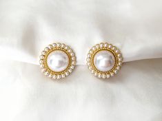 Vintage retro style pearl button clip on earrings, a stylish statement pair! Lightweight invisible clip on earrings for non pierced ears and sensitive ears. Featuring unique Spiral Clip On design, with non slip silicone pad. Compare with any other types of clip on earrings, these are much more comfortable to wear. Doesn't hurt at all! This is our promise to you! They will arrive packaged in lovely jewellery box. ---------------------- For detailed guide on 'how to wear' and 'how to adjust', please check out our shop video.  How to wear it:  Push the clip onto the thinnest part of your earlobe, slide down to the desired position, if needed, squeeze the clip together to make it tighter.  Reverse the process to remove the earring. After first few times wearing them, they should be shaped to f Chic Round Clip-on Earrings For Weddings, Classic Pearl Clip-on Earrings For Party, Vintage White Pearl Clip-on Earrings, Round Clip-on Pearl Earrings For Party, Button Pearl Earrings, String Earrings, Bridal Clip, Long Chain Earrings, Earrings Classic