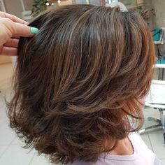 Medium Length Haircut With Flipped Layers Brown Layered Hair, Thick Wavy Hair, Medium Length Hair With Layers, Penteado Cabelo Curto