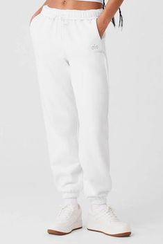 Perfect for lounging yet street-ready, the Accolade Sweatpant in white is essential for any lazy day look. With an elastic waist and cuffs for comfort and a relaxed unisex fit that pairs well with the matching hoodie or crew, you'll want to live in these ultra-soft french terry pants. Unfussy yet stylish, they allow you to drift from your couch to coffee run without compromising on cozy or cool factors. Accolade Sweatpant, The Accolade, French Terry Pants, White Pants Women, Coffee Run, Street Look, Lazy Day, Alo Yoga, Personal Shopping