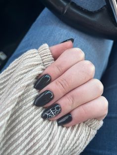 Spiderweb Black Nail Set Simple Fall Nails Halloween, October Nails Spider Web, Web Nails Halloween, Black Nails With Spider Web Accent, Black Nails White Spider Web, Easy Gothic Nail Designs, Halloween Nails Round Tip, Halloween Natural Nails Short, Black Cobweb Nails