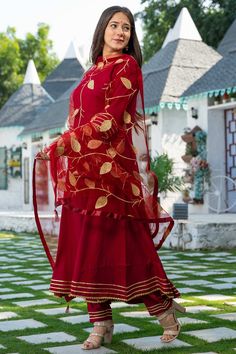 Maroon Kurta Dupatta Set,Fabric -Rayon Work-Handwoven,Work type-Handloom,wash care-Dryclean, Color-Maroon,Sleeve-3/4, Neck type-Round , Occasion-Festive Product Features: Color: Maroon Fabric: Cotton Work: Embroidered Neckline: Round Neck Dupatta: With Dupatta Package Content: Kurta, Bottom and Dupatta Occasion: Festival Disclaimer: There will be slight difference in digital to actual image Anarkali Kurta Set, Maroon Fabric, Anarkali Kurta, Dupatta Set, Online Shopping India, Embroidered Neckline, Kurta Set, Anarkali, Fabric Cotton