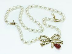 Rare Coco Chanel Gripoix Pearl Bow Necklace. Vintage 1970’s Chanel Gripoix/Pearl necklace in very good condition. Necklace can be worn multiple ways and is absolutely stunning. Highest quality craftsmanship and design. Measurements: Length: 43" Pendant Length: 3.4" Width: 3.4" Comes with original box! Made in France Thanks for viewing this item: we have more Chanel jewelry here. To find out more about Chanel's history please visit our blog. Chanel Jewelry Pearl Bow Necklace, Vintage Jewelry 1920, Vintage Chanel Jewelry, Expensive Jewelry Luxury, Pearl Bow, Chanel Couture, Lace Necklace, Bow Necklace, Gold Fashion Necklace