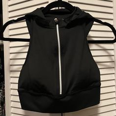 Brand New With Tag, Althleta ‘Tenacity’ Size Medium Zip-Up Hooded Bra Top. Removable Cup Liners. Black Hooded Activewear For Workout, Hooded Athleisure Activewear With Zipper Closure, Sporty Hooded Tops For Running, Zipper Closure Athleisure Activewear For Sports, Athleisure Hooded Top For Training, Sporty Hooded Tops For Training, Athleisure Activewear With Zipper Closure For Sports, Hooded Athleisure Top For Training, Hooded Bra