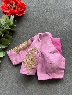 Hand embroidered ready made saree blouse / crop top/stitched saree blouse usa / onion pink saree blouse/modern blouse/zardosi blouse/elbow sleeve saree blouse/ pure silk blouse/ light pink maggam work blouse            Well..!! we understand that you may not get in your desired size/pattern, here you go with customization according to your size/pattern which we can deliver in 1-2 weeks of time period !!      Here is a beautiful Hand embroidered zardosi work crop top / blouse in onion pink color Pink Art Silk Pre-draped Saree With Intricate Embroidery, Pink Embroidered Fitted Pre-draped Saree, Pink Silk Top With Traditional Drape, Unstitched Pink Blouse Piece With Intricate Embroidery, Pink Raw Silk Saree With Unstitched Blouse, Pink Resham Embroidery Top With Traditional Drape, Pink Pre-draped Saree With Unstitched Blouse In Raw Silk, Pink Raw Silk Pre-draped Saree With Unstitched Blouse, Fitted Pink Saree With Dori Work