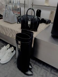 Givenchy, shark boots, antigona, #givenchy #givenchyantigona #luxury #luxurylife #luxuryliving #womensstyle #womensfashionoutfits #fashion #boots #winterboots Givenchy Shark Boots, Antigona Givenchy, Shark Boots, Givenchy Shark, Givenchy Boots, Givenchy Antigona, Designer Sandals, Luxury Life, Nike Jordan