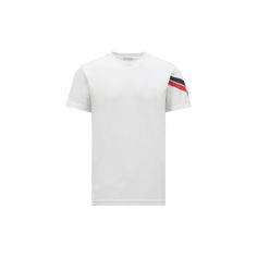 Geared for city living, this t-shirt is characterized by a sporty interpretation of the tricolor on the sleeve. The crew neck has short sleeves and is perfect for casual, layered looks. Sporty White T-shirt With Signature Stripes, Athleisure Crew Neck T-shirt With Contrast Stripes, White Short Sleeve T-shirt With Signature Stripes, White Short Sleeve Tops With Signature Stripes, Athleisure T-shirt With Contrast Stripes And Crew Neck, Streetwear Short Sleeve T-shirt With Signature Stripes, White Crew Neck T-shirt With Signature Stripes, Casual T-shirt With Signature Stripes For Streetwear, Sports T-shirt With Contrast Stripes And Crew Neck