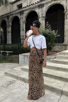 Leopard Print Skirt Outfit, Printed Skirt Outfit, Leopard Print Outfits, Look Legging, Leopard Outfits, Long Skirt Outfits, Downtown Outfits, Rock Outfit