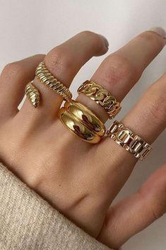 Beautiful Wedding Rings Diamonds, Chunky Gold Jewelry, Jewelry Accessories Ideas, Chunky Jewelry, Gold Collar, Knuckle Rings, Chunky Rings, Stacked Jewelry, Jewelry Lookbook