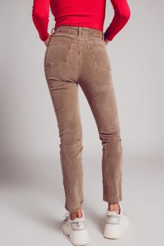 A good pair of cords is a stylish-looking alternative to denim. In a warm beige hue, these cords are thick, durable, ridged, and cozy, and provide the unique ability to look both dressed up and comfortable at the same time. In a wearable skinny fit, these pants boast of a high waist, five functional pockets, belt loops, a zip fastening, and soft corduroy fabric that is made form 98% Cotton and 2% Elastane. We style these pants in our photos with our V Neck Fine Knit Jumper in Red. The model is 5 Cord Pants, Tan Scarf, Beige Jeans, Cords Pants, Casual Belt, Online Fashion Boutique, Knitwear Tops, Knit Jumper, Casual Wardrobe