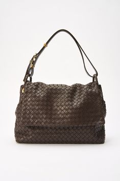 A beautiful vintage brown Bottega Veneta Intrecciato Leather Shoulder bag. When translated to English, intrecciato literally means braided. Bottega Veneta's staple technique involves strips of leather that are intertwined to create a woven pattern, which has become synonymous with the brand. Intrecciato Weave was introduced in the early 1970s and was first used on the brand's handbags. This bag is in good condition both inside and out with some slight wear to the leather strap and corners. Inside the bag is lined with a gorgeous beige suede lining. This bag comes with the original Bottega dust bag. Height: 23cm. Width: 32cm. Depth: 10cm Strap drop: 20-26cm To ensure you’re completely satisfied with your purchase, please refer to the images for the exact condition of the item. Vintage Bottega Veneta, Bottega Bag, Braided Bag, Woven Leather Bag, Bottega Veneta Intrecciato, Woven Pattern, Pretty Bags, Handbag Wallet, Wallet Accessories