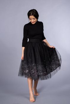 Black Tulle Skirt Outfit Classy, Black Tulle Skirt Outfit, Skirt Party Outfit, Party Outfit Black, Painted Snowflakes, Christmas Party Outfit Work, Mint Green Skirts, Black Tulle Skirt, Tulle Skirts Outfit