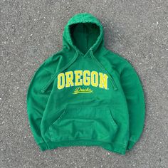 Y2k Oregon Ducks Hoodie Pullover Sweater Size Tag Is Missing, But Fits Like A Mens Us Size Large - Xl. Super Clean Green And Yellow Color Way With The Fat Laces Drawstrings. Big Oregon Ducks Front Hit. Used, But In Great Condition. See Pictures For Details. Ask Any Questions Before Purchasing. All Sales Are Final. Varsity Green Hoodie For Fall, Green Varsity Hoodie For Fall, Green Cotton Varsity Hoodie, Green Hooded Top For College, Green Varsity Hooded Sweatshirt, Yellow Hoodie For Winter Streetwear, Green Varsity Hoodie For College, Green Hooded Sweatshirt For College, Green Cotton College Hoodie