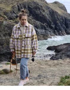 Trendy Fashion ZARA Wool Blend Check Overshirt Shacket Oversized Shirt Size XS-S Bloggers Fav, Womens Coats Jackets Oversized Shacket Outfit Women, Oversized Shacket Outfit, Overshirt Outfit Women, Overshirt Outfit, Shirt Jacket Outfit, Shacket Outfit, Oversized Shacket, Beige Shirt, Womens Coats