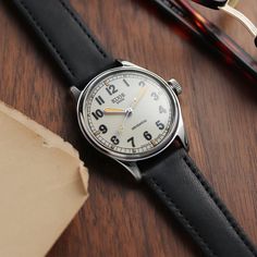 Old Smith 90-002 | Ivory | Sapphire | Super-L Watch Photography, Christmas Watches, Japanese Craftsmanship, Old Watch, Райан Гослинг, Trendy Watches, British Military, Old Watches