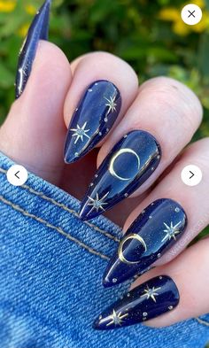 Sapphire Blue Nails Design, Nail Designs Dark Colors Classy, Night Court Nail Art, Navy Blue Halloween Nails, Navy Blue Celestial Nails, Navy Nail Ideas Dark Blue, Blue Witchy Nails, Nail Art Themes Ideas, Velaris Nail Art