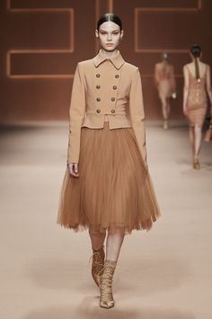 Church Outfit Fall, 2020 Runway, 2020 Fashion Trends, Milan Fashion Weeks, Work Outfits Women, Fashion 2020, Winter Fashion Outfits, Looks Vintage, Milan Fashion