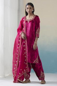 Shop for Weaver Story Maroon Velvet Kurta Salwar Set for Women Online at Aza Fashions Velvet Salwar, Velvet Suit Design, Velvet Kurta, Punjabi Suit Boutique, Embroidered Cuffs, Zardozi Work, Velvet Suit, Embroidered Organza, Velvet Collection