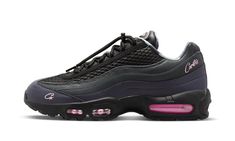 The Corteiz x Nike Air Max 95 “Pink Beam” is a collaboration by the England-based streetwear brand on the classic running shoe that was released exclusively at Corteiz’s New York City pop-up shop in March 2023.  The “Pink Beam” is one of several collaborations between Corteiz and Nike, a unique pairing in spite of the fact that Nike had once sued Corteiz.  As for the “Pink Beam,” the shoe features a dark navy and grey appearance.  Drawstring-style laces give the shoe a decidedly contemporary vib All Jordans, Basket Nike, Baskets Adidas, Exclusive Sneakers, Nike Dunk High, Nike Shox, Air Jordan 3, Nike Air Max Plus, Nike Air Max 95