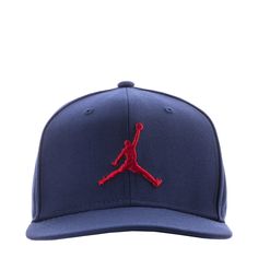 Jumpman matches with a Jumpman, so the Jordan Pro Cap Jumpman Snapback will look perfect with the rest of your gear. Because it has minimal color differentiation, it'll match perfectly with a number of outfits, even non-Jordan ones. The strapback closure allows you to find the right size easily. Features large, embroidered Jumpman logo centered on the front. Snapback (adjustable). Slightly curved bill. Utilizes Dri-FIT® technology for sweat control. Jordan Ones, Soccer Shop, Jumpman Logo, Minimal Color, Wide Width Shoes, Backpack Sport, Of Outfits, Midnight Navy, Shop Fans