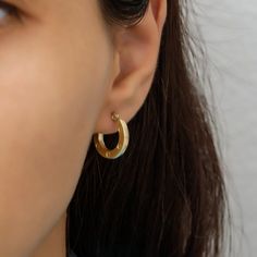 These hoop earrings will add an iconic touch of sparkle to any outfit. Perfect for accessorizing any look, from casual to glamorous, these alluring earrings will make sure you stand out from the crowd. Get your hands on these fabulous pieces now - they won't be around forever! Metal: 925 sterling silver (optionally 18k white/rose/yellow gold-plated) Earring diameter: 1.8 cm (0.7 inch) Fastening: hinged snap back Hypoallergenic: nickel-free materials used therefore suitable for those with metal a Rose Gold Nails Design, Silver Nail Designs, Gold Nail Designs, Rose Gold Nails, Silver Nails, Gold Nails, Gold Plated Earrings, Diamond Stone, 18k Rose Gold