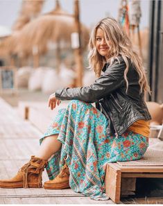 Maxi Dress Boots, Boho Dress Outfit, Boho Style Boots, Womens Faux Fur Coat, Boho Boots, Boho Style Outfits, Boho Hippie Chic, Boho Chic Outfits, Dress Boots