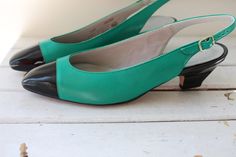 "dreamy black and green size 7.5 women EXCELLENT vintage condition leather deliso brand 1980s these are just lovely! 9 3/4\"tip to tip (taken from inside shoe) 3\"ball 2\"heel Thank YOU and please feel free to ask me any ?s:) Have a lovely day!! xoxo www.etsy.com/shop/retroandme" Green Low Heel Retro Heels, Vintage Almond Toe Green Heels, Vintage Green Almond Toe Heels, Retro Green Heels For Evening, Vintage Green Heels For Formal Occasion, Green Low Heel Slingback Pumps For Evening, Vintage Green Heels, Green Leather Retro Heels, Retro Green Leather Heels