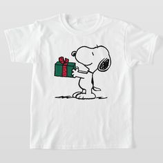 Check out  this fun Peanuts Christmas design. Outfit Ideas Shirt, Outfit Navidad, Shirt Outfit Ideas, Snoopy Gifts, Christmas Snoopy, Shirt Design Ideas, Quilt Size Chart, Snoopy Shirt, Peanuts Christmas