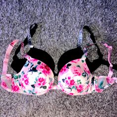 2 Victoria’s Secret Bling Bras. Very Sexy Push-Up Size 32d Pink Never Worn Black Worn Maybe Two Times Both Look Like New. Buy 3 Or More Items And Get 20% Off Make The Bundle And Discount Will Charged Automatically Victoria's Secret Pink Floral Print Bra, Spring Pink Padded Bra, Victoria's Secret Spring Push-up Bra, Summer Floral Print Pink Bra, Stretch Pink Padded Bra, Fitted Pink Floral Bra, Fitted Pink Floral Print Bra, Bling Bra, Victoria Secret Pink Bras