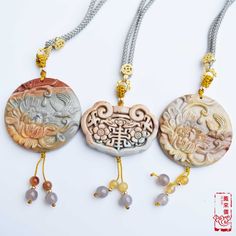 The featured jasper pendant of this necklace collection is carved as Chinese flower bird or lock. This type of jasper has unique and natural colorful pattern, similar to ocean-style. It's also called Ocean Stone 海洋石 in Chinese and is very beautiful to make pendant necklaces. The paired necklace is adjustable with braided craft, made of jade cords. The overall design embodies implicit and plain style. So this jade braided cord necklace is a wonderful jewelry to wear every day. 🌷Item Specifics ❊ Jasper Pendant (海洋石) ❊ Jade Cords ❊ Gold-Plated Findings ❊ Agate Beads ❊ Pendant Size: -Round Yellow Bird: 50.3 * 8.4 mm -Yellow Lock: 36.3 * 51.3 * 8.1 mm ❊ Necklace Length: 66cm / 26.0 in 🌷Our Collection ❊ See more necklace items here: https://etsy.me/2kJl4PR ❊ See all jewelry items here: https:/ Carved Jade Pendant, Carved Jade Pendant Necklace, Carved Agate Round Necklaces, Round Carved Agate Necklaces, Artisan Carved Agate Necklaces, Artisan Agate Carved Necklace, Artisan Carved Agate Necklace, Chinese Flower, Ocean Style