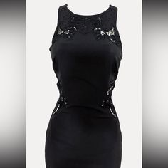 Stunning Karen Millen Blk Embroidered Lace Pencil Race Evening Cocktail Dress Sz 4. This Was A Display Piece And Not Worn. This Dress Has A Slight Stretch To Ensure Perfect Fit And Shape. Fully Lined With A Back Zip That Goes Almost All The Way Up But Stops Just At The Armpit And Has A Button Closure On Top. The Lining Is A Nude Color. Please Note That This Dress Tends To Run Small So This Dress Is Really Like A Size 2. Length 36” Bust 16.5” Waist 13” Hip 18” Approximate Comes From Smoke And Pet Fitted Black Embellished Dress, Black Fitted Embellished Dress, Sleeveless Embroidered Dress For Night Out, Black Embroidered Evening Dress, Embroidered Sleeveless Dress For Night Out, Elegant Embroidered Dresses For Date Night, Black Embellished Sheath Dress, Fitted Black Mini Dress With Floral Embroidery, Elegant Floral Embroidery Dress For Night Out