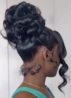 Homecoming Hair For Black Women, Up Do Curls Black Women, Hair For Sweet 16, Long Hair Styles Formal, Up Do Wig Hairstyles, Wig Hairstyles For Prom, Wig Bun Hairstyles, Curly Bun Hairstyles Prom, Hair Styles For Graduations