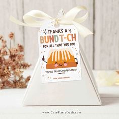 a card that says, thanks for all that you do on it with an image of a bundt - chi