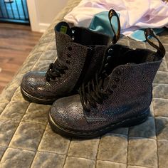 Brand New Never Worn Toddler Doc Martens Black And Glitter Size 8 Doc Martens Black, Doc Martens, Dr. Martens, Shoe Brands, Kids Shoes, Kids Shop, Shoe Boots, Brand New, Boots