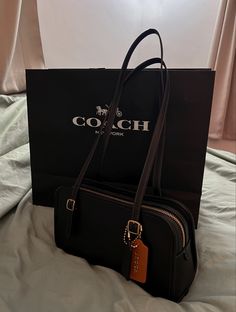 Coach Swing Zip, Coach Shoulder Bag Outfit, Coach Bags Aesthetic, Coach Sling Bag, Sacs Tote Bags, Coach Bag, Aesthetic Bags, My Style Bags, Luxury Bags Collection