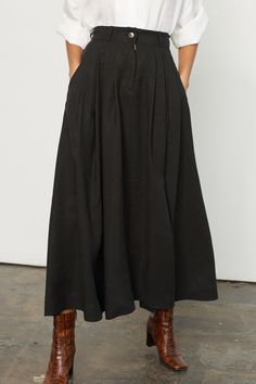 Long Suede Skirt Outfit, Long Wool Skirt, Maxi Skirt Winter, Slow Clothing, Designer Ready To Wear, Long Outfit, Midi Skirt Black, Winter Skirt Outfit, What To Wear Today