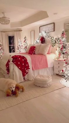 Winter Wonderland Christmas House Decor, Winter Decor For Bedroom, Christmas Room Astethic, Girly Bedroom Christmas Decor, Festive Room Decor, Christmas Room Decorations Ideas, Cute Christmas Home Decor, Thanksgiving Decorations Bedroom, Girly Christmas Bedroom Decor