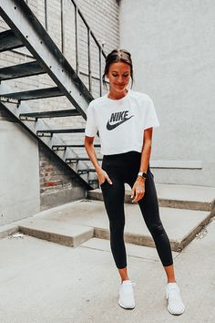 Outfit Ideas With Leggings Summer, Women’s Workout Outfits, Spring Sporty Outfits, Pick Me Girl Outfit, Sporty Outfits For School, Cute Athletic Outfits For School, Athletic Aesthetic Outfits, Athletic Girl Outfits, Athletic Girl Aesthetic