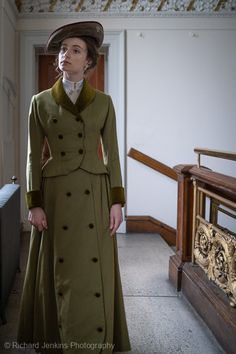 1910 Hats Women, 1910 London Fashion, 1910 Outfits Women, 1914 Womens Fashion, Edwardian Travel Dress, 19th Century London Fashion, 1890 Russian Fashion, Vintage 1900s Dresses, Edwardian Womens Suit