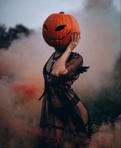 Halloween Styled Shoot, Iconic Halloween Costumes, Shotting Photo, Halloween Photoshoot, Fantasias Halloween, Fall Photoshoot, Halloween Photos